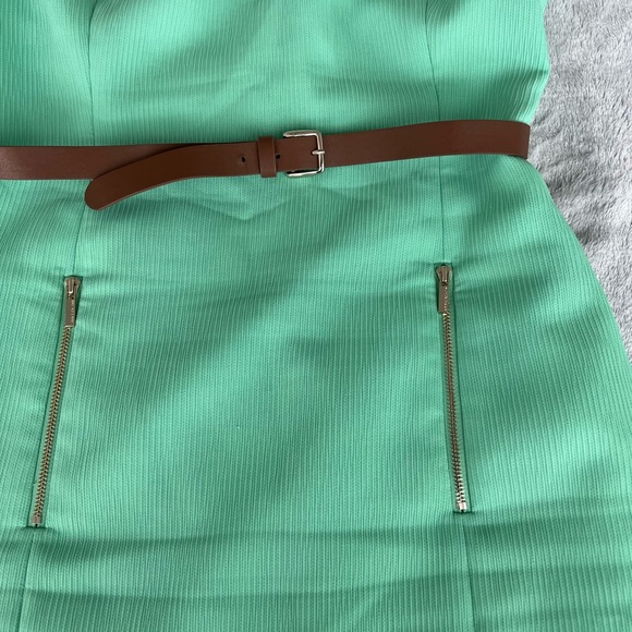 💚💚Chic sleeveless shift dress with a belt and zipper details - Picture 7 of 10